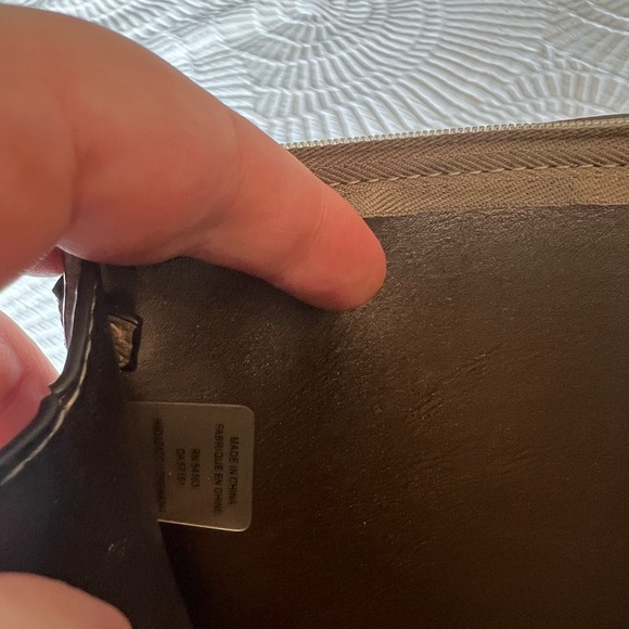 Calvin Klein wristlet - Picture 4 of 5